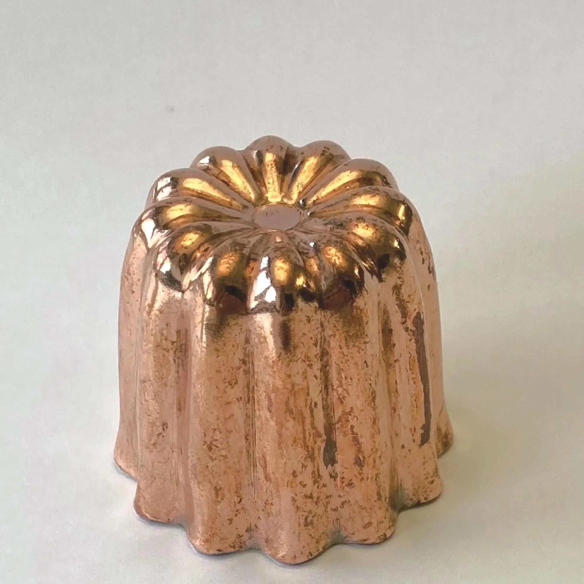 Kupfer Cannelés-Form von de Buyer: Perfekte Backergebnisse garantiert.