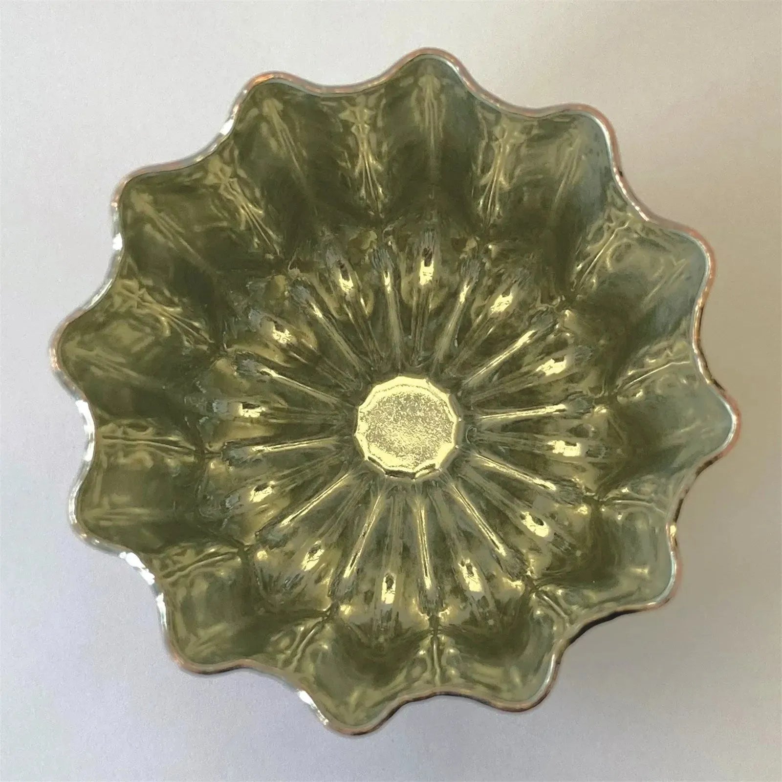 Elegante Kupfer Cannelés-Form 5,5 cm für perfekte Backergebnisse.