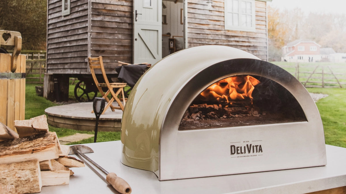 Ofen olivgrün in Grün präsentiert im Onlineshop von KAQTU Design AG. Backutensilien ist von Delivita