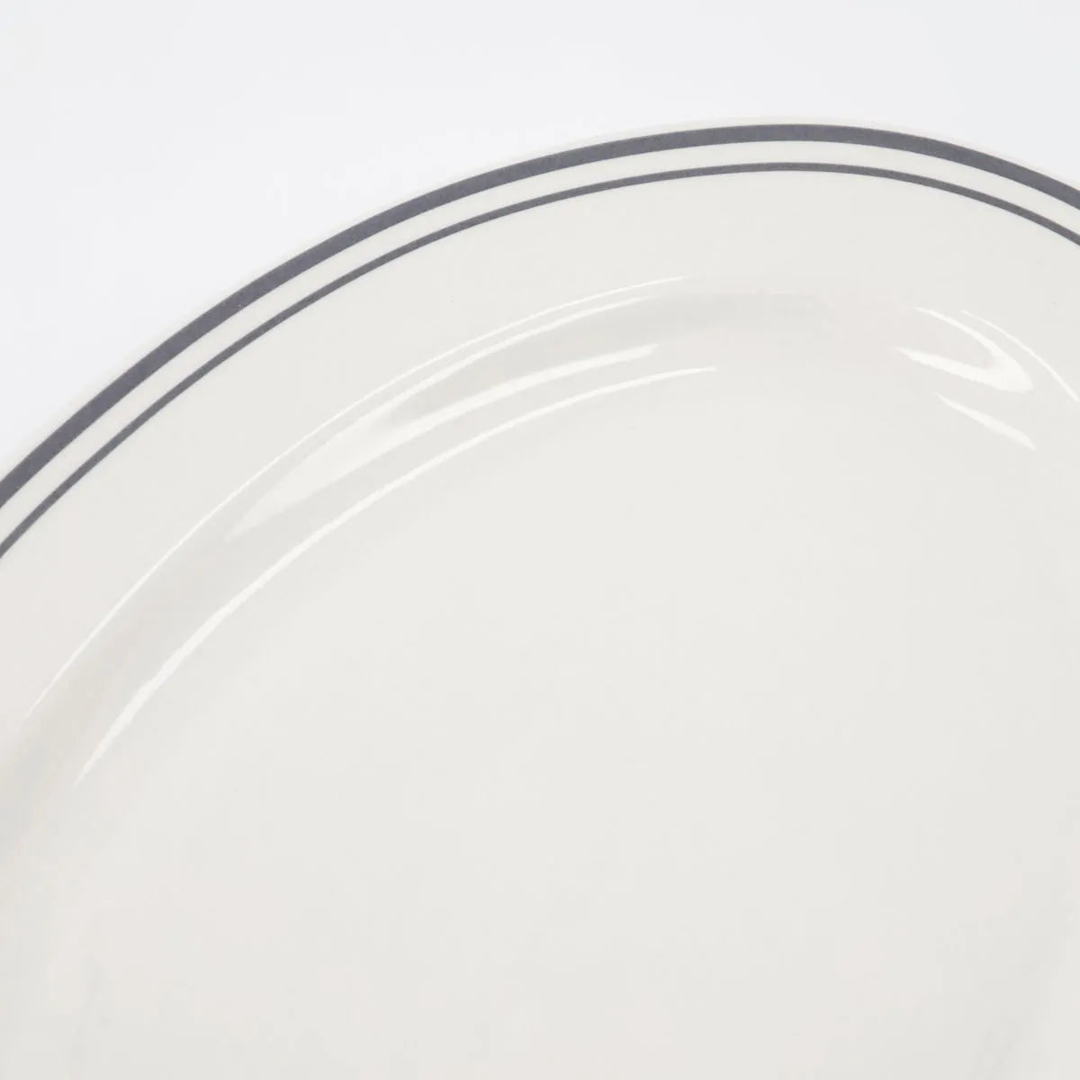 Stilvolle graue Servierschale von Nicolas Vahé für modernes Dining.