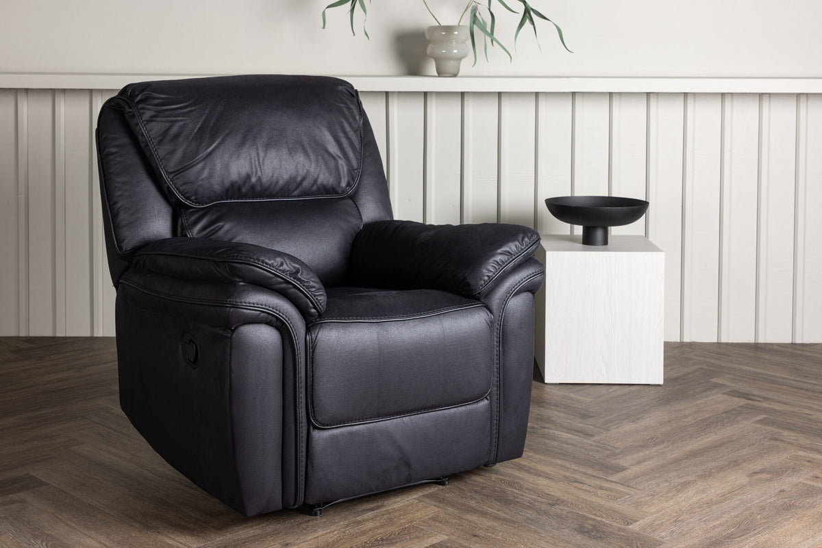 Saranda Liegesofa in Schwarz präsentiert im Onlineshop von KAQTU Design AG. Sessel mit Armlehnen ist von Venture Home
