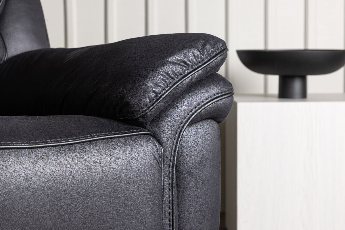 Saranda Liegesofa in Schwarz präsentiert im Onlineshop von KAQTU Design AG. Sessel mit Armlehnen ist von Venture Home