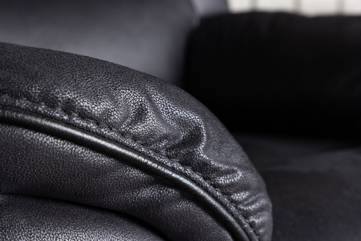 Saranda Liegesofa in Schwarz präsentiert im Onlineshop von KAQTU Design AG. Sessel mit Armlehnen ist von Venture Home