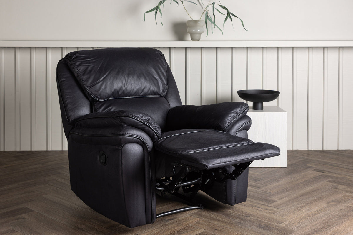 Saranda Liegesofa in Schwarz präsentiert im Onlineshop von KAQTU Design AG. Sessel mit Armlehnen ist von Venture Home