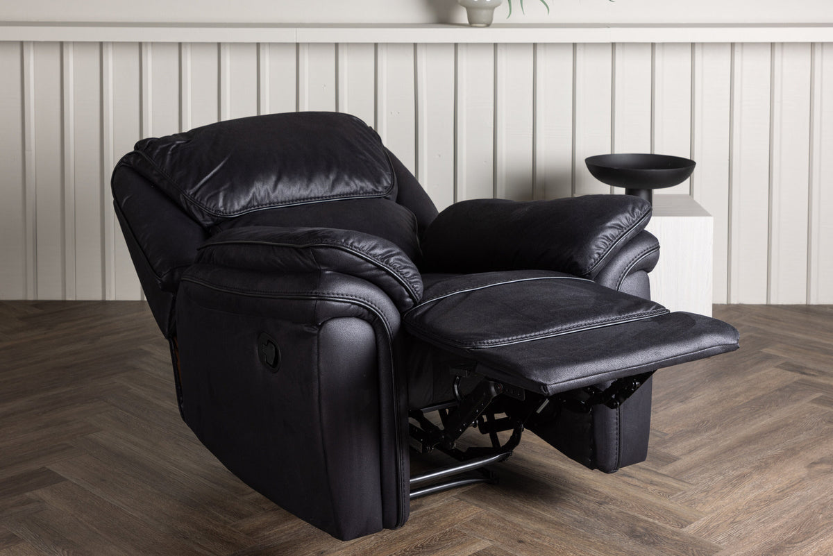 Saranda Liegesofa in Schwarz präsentiert im Onlineshop von KAQTU Design AG. Sessel mit Armlehnen ist von Venture Home