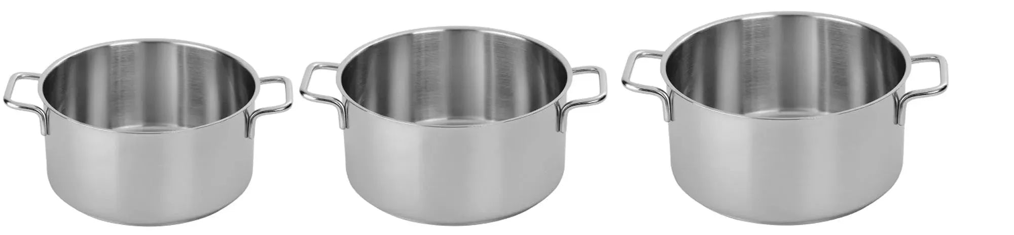 Hochwertiges 3-teiliges Apollo Kochtopfset von Demeyere aus Edelstahl mit Silvinox-Oberfläche, ergonomischen Griffen und passgenauen Deckeln.