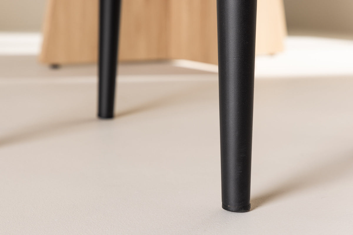 Alfons Esszimmerstuhl in Schwarz präsentiert im Onlineshop von KAQTU Design AG. Schalenstuhl mit Armlehne ist von Venture Home