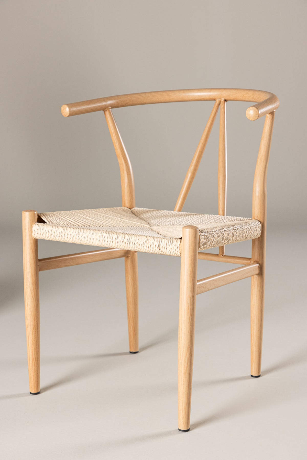 Alfons Esszimmerstuhl in Natur präsentiert im Onlineshop von KAQTU Design AG. Schalenstuhl mit Armlehne ist von Venture Home