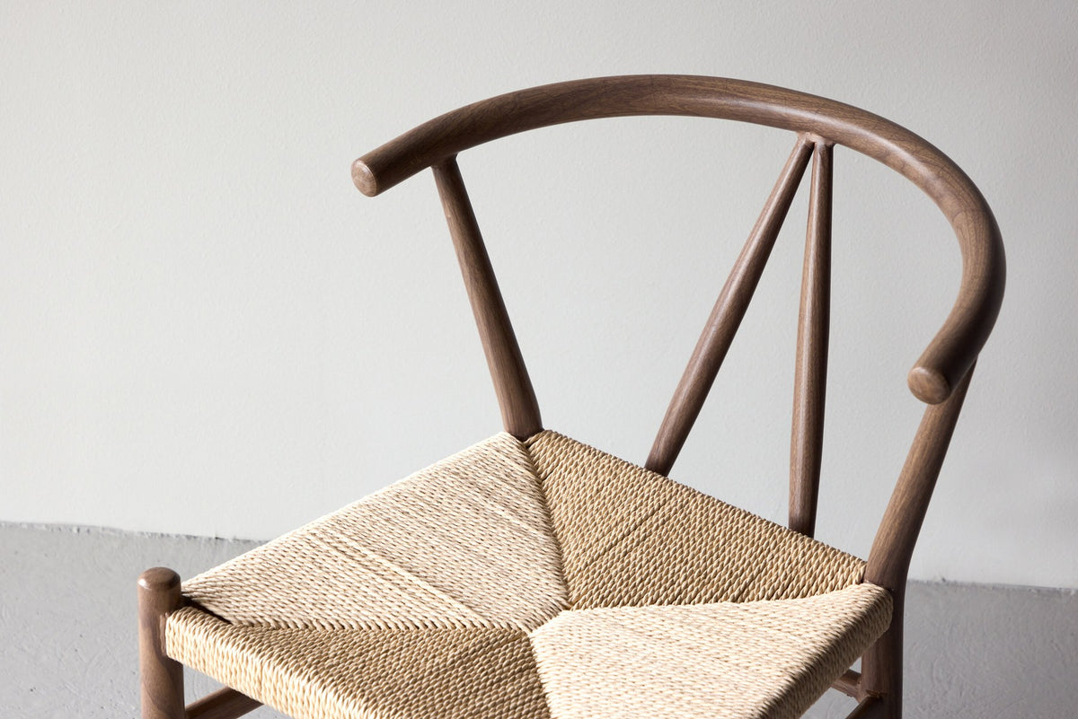 Esszimmerstuhl Alfons von Venture Home in Beige und Braun, Sitzfläche aus Rattan, Beine aus Stahl, schlichte skandinavische Form