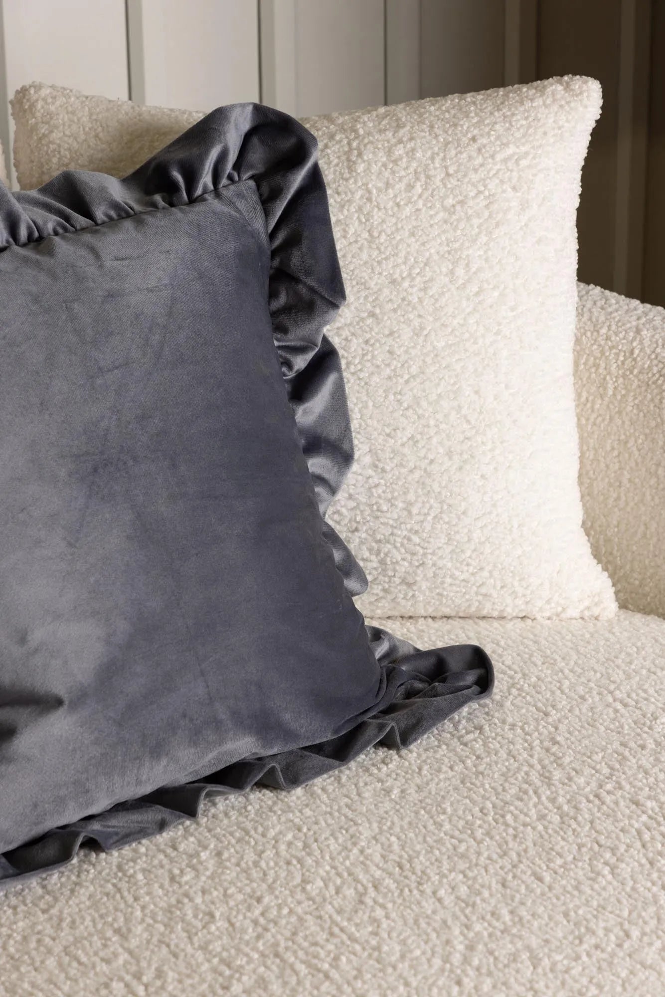 Stilvoller Hailey Kissenbezug von Venture Home in edlem Beige.