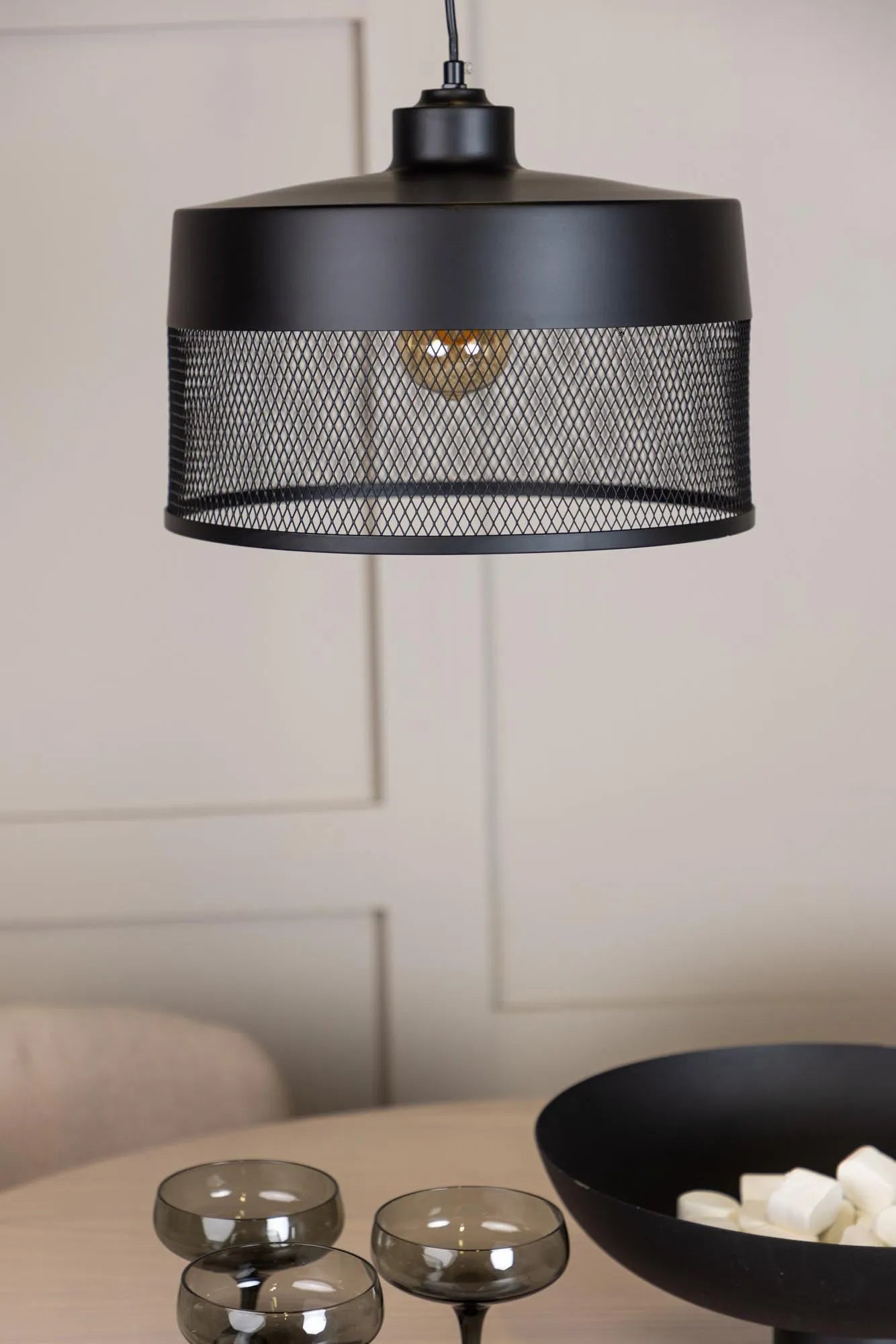 Toulon Pendelleuchte: Modernes Design für stilvolle Beleuchtung.