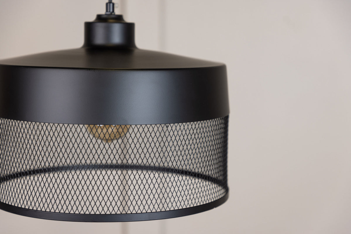 Toulon Pendelleuchte in Schwarz präsentiert im Onlineshop von KAQTU Design AG. Pendelleuchte ist von Venture Home