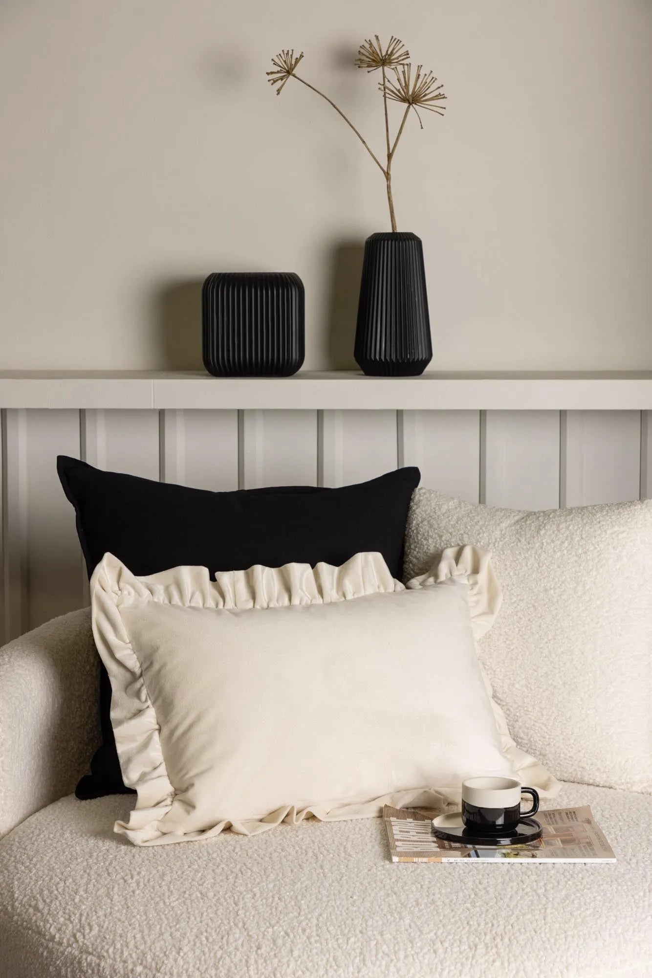 Luxuriöser Hailey Kissenbezug von Venture Home in sanftem Beige.
