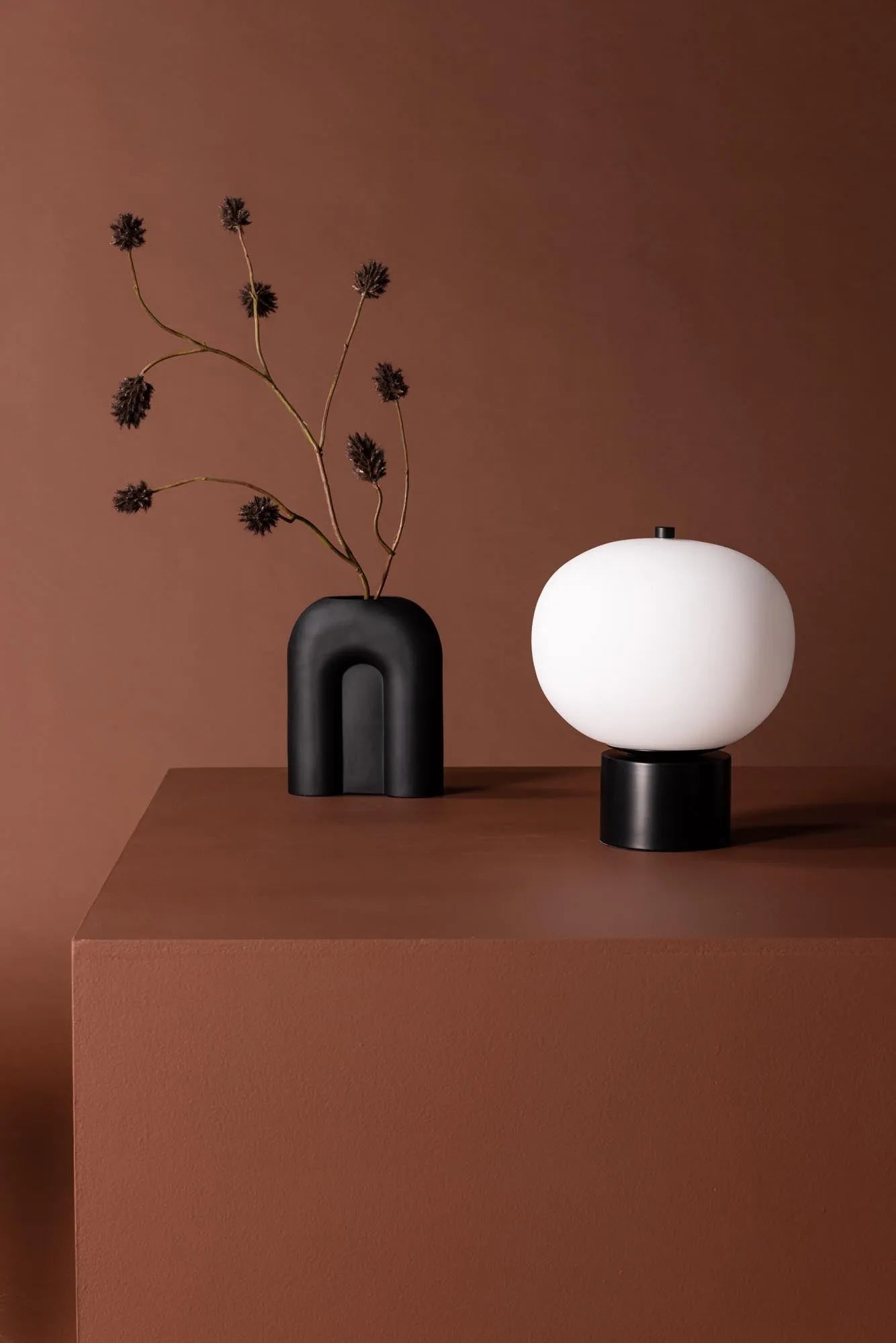 Stilvolle Cholet Tischleuchte von Venture Home für modernes Ambiente.