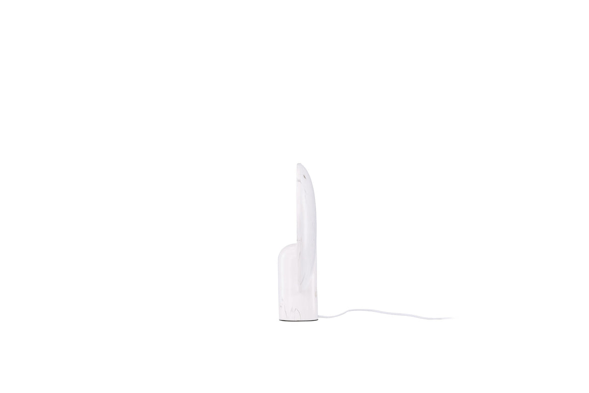 Angers Lampe in Weiss präsentiert im Onlineshop von KAQTU Design AG. Tischleuchte ist von Venture Home