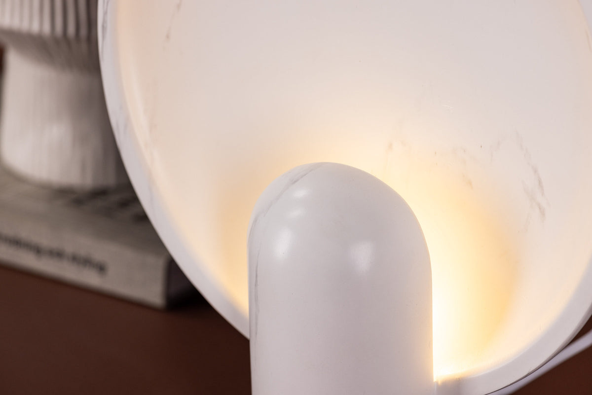 Angers Lampe in Weiss präsentiert im Onlineshop von KAQTU Design AG. Tischleuchte ist von Venture Home