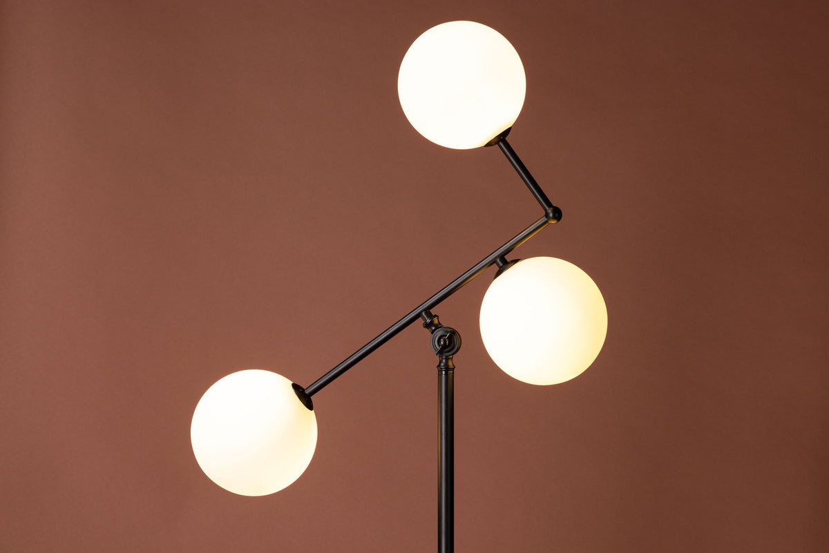 Marsan Stehleuchte in Schwarz präsentiert im Onlineshop von KAQTU Design AG. Stehleuchte ist von Venture Home