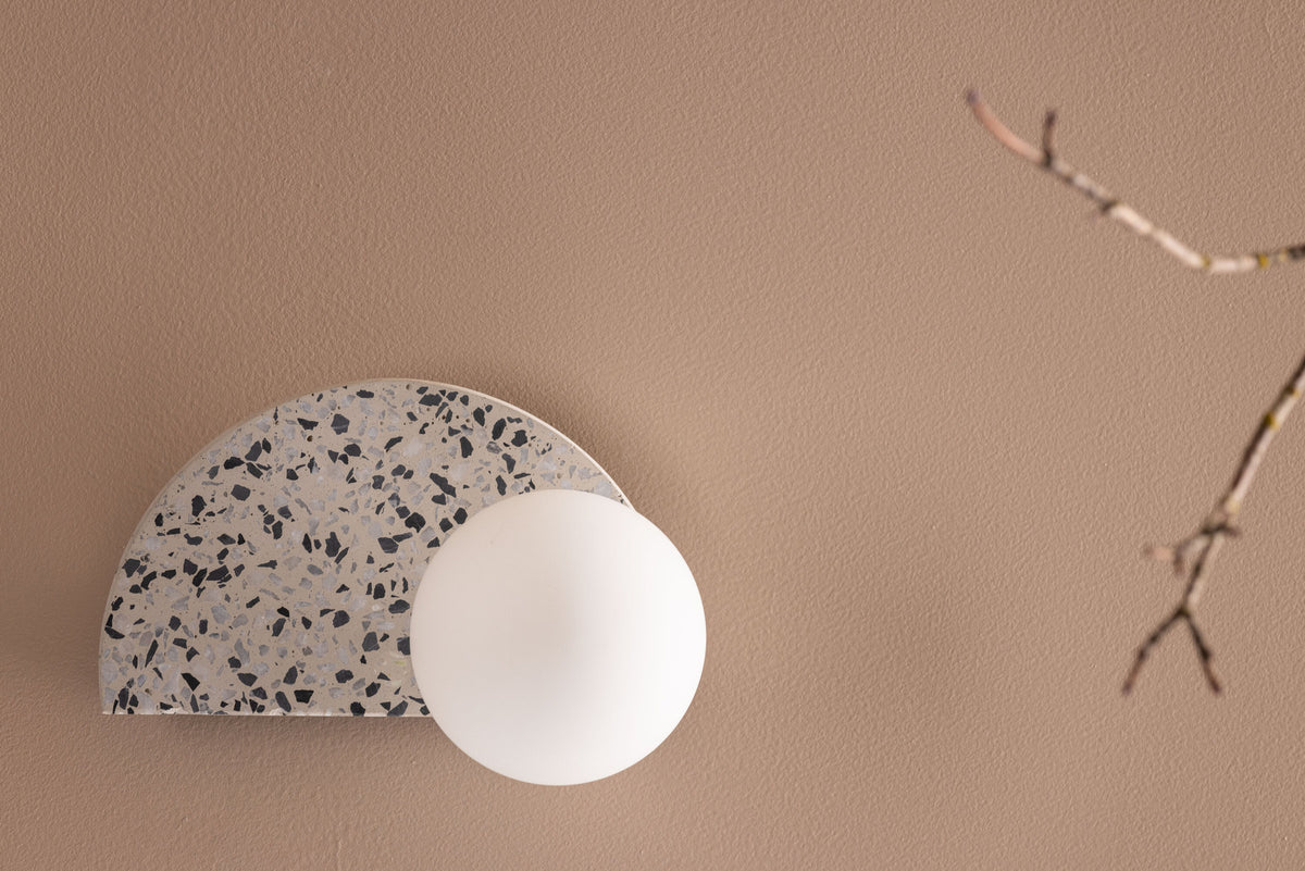 Abbeville Wandleuchte in Weiss präsentiert im Onlineshop von KAQTU Design AG. Wandleuchte ist von Venture Home