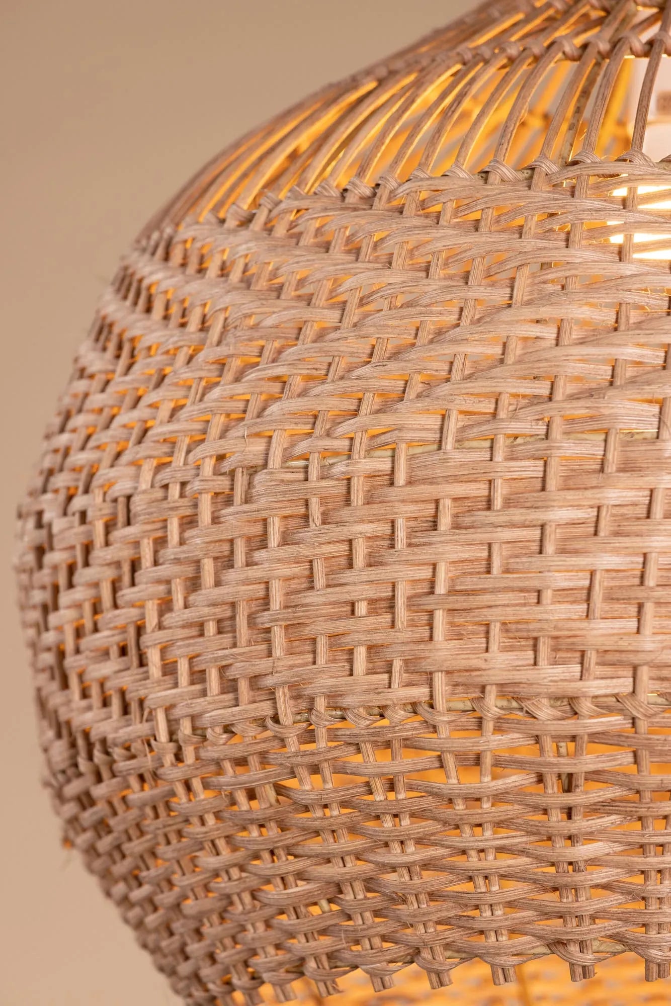 Elegante Bastia Pendelleuchte: Modernes Design für Ihr Zuhause.