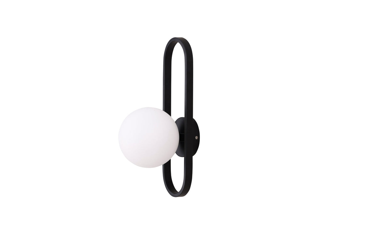 Alpes Wandleuchte in Schwarz präsentiert im Onlineshop von KAQTU Design AG. Wandleuchte ist von Venture Home