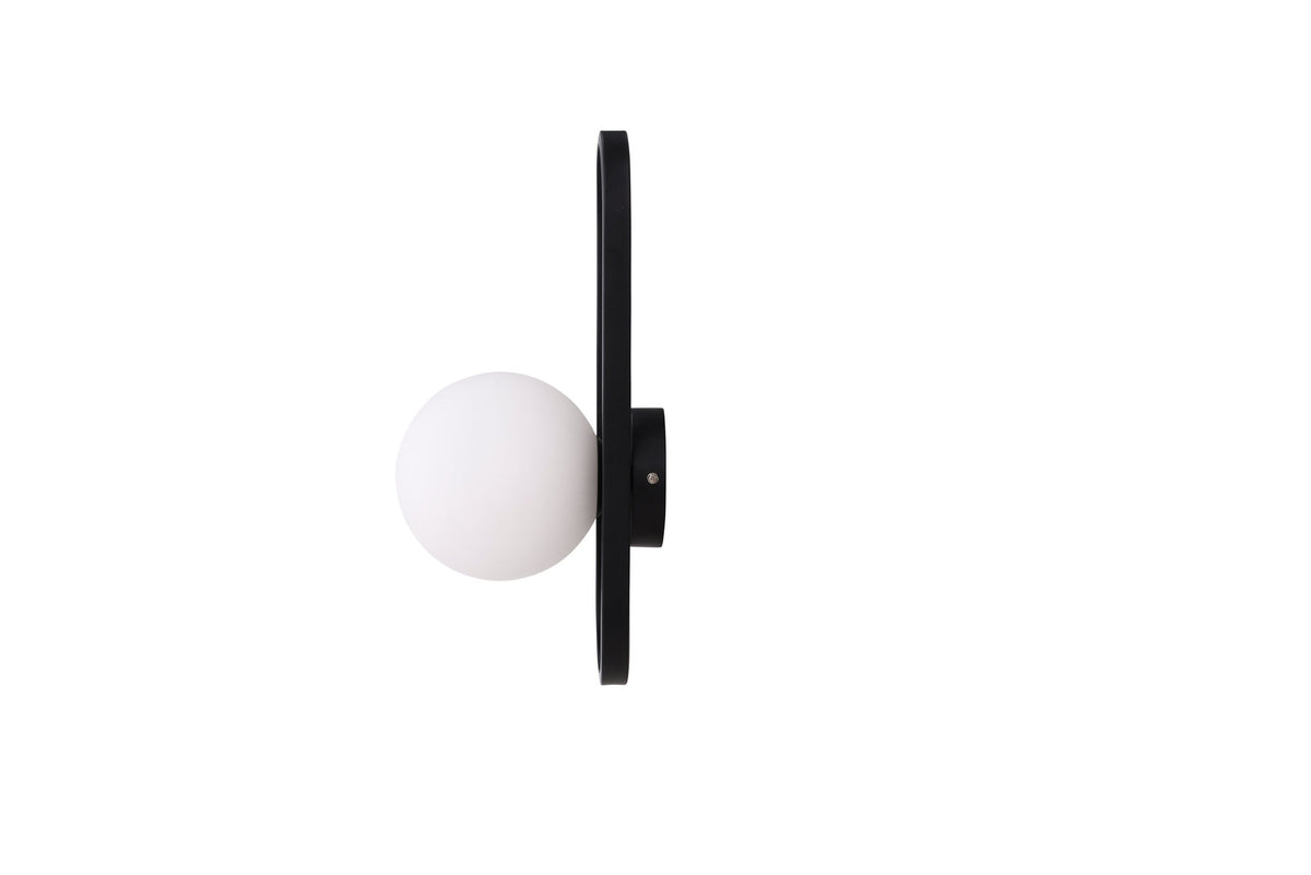 Alpes Wandleuchte in Schwarz präsentiert im Onlineshop von KAQTU Design AG. Wandleuchte ist von Venture Home