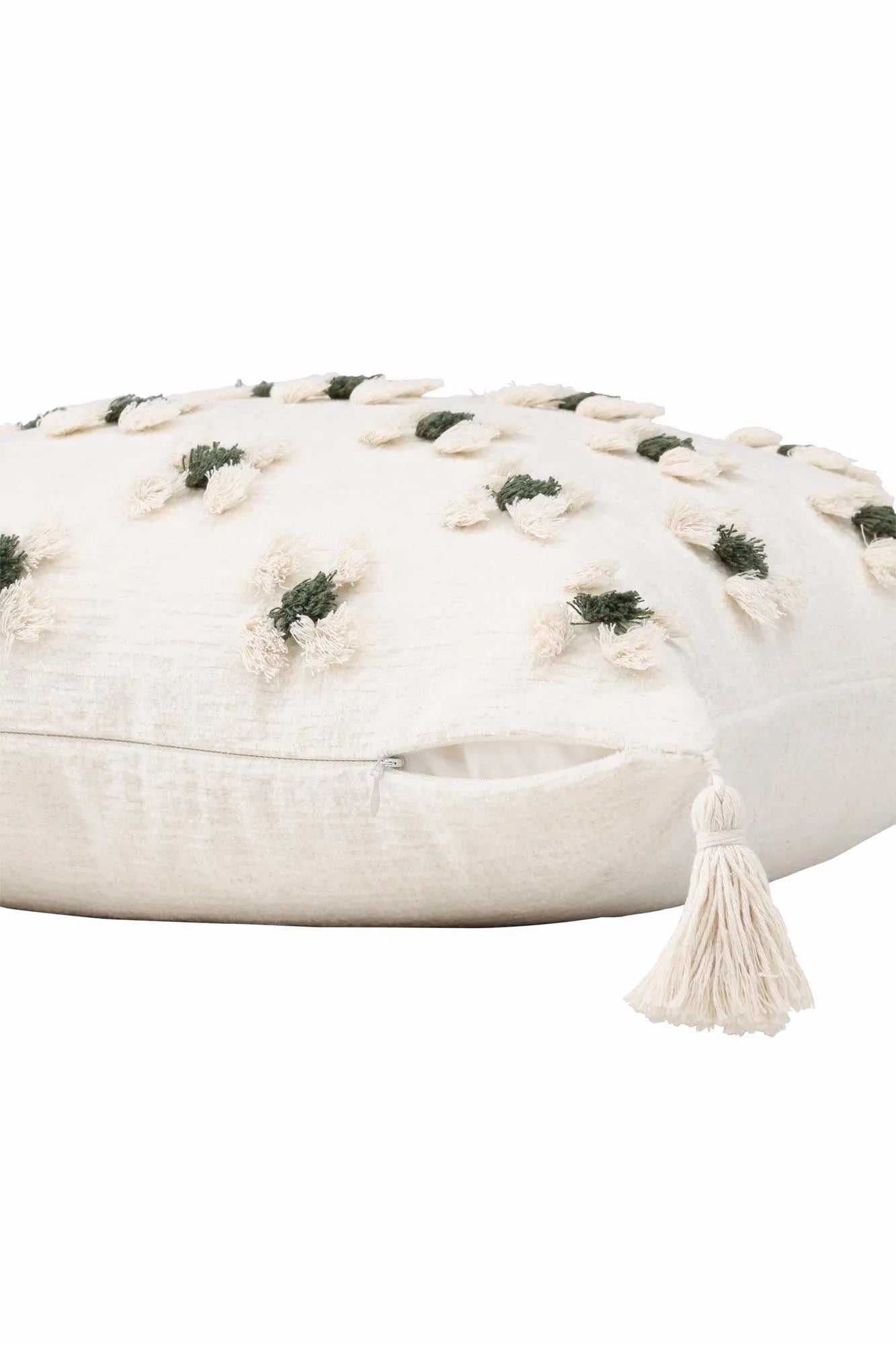 Eleganter Millie Kissenbezug: Blumenmuster in sanften Tönen, weiche Polychenille, pflegeleicht und langlebig.
