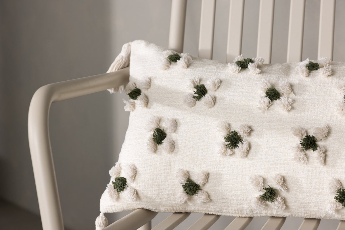 Millie Kissenbezug in Weiss präsentiert im Onlineshop von KAQTU Design AG. Deko Kissenbezug ist von Venture Home
