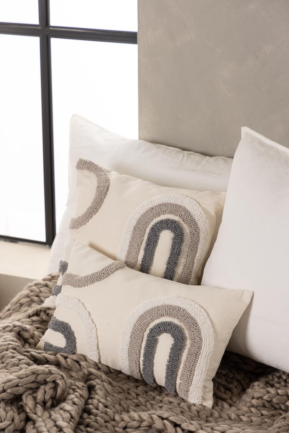 Cornelia Kissenbezug in Braun präsentiert im Onlineshop von KAQTU Design AG. Deko Kissenbezug ist von Venture Home