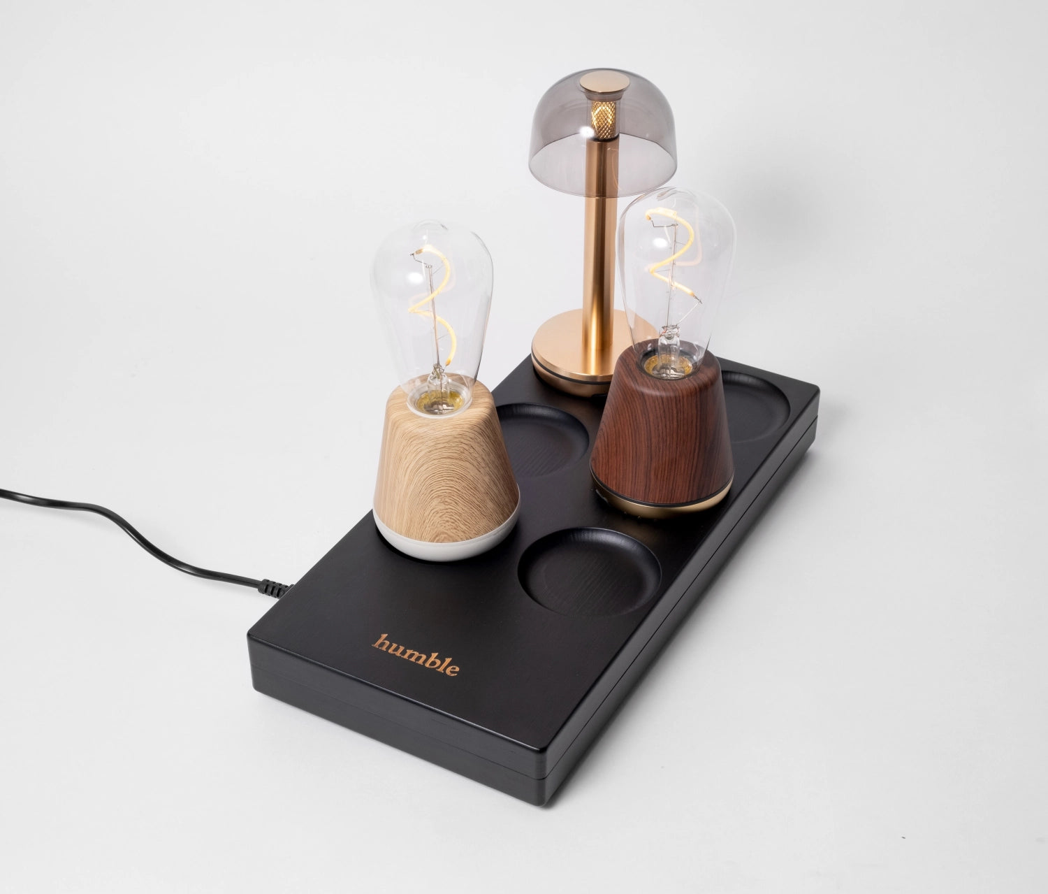 Schwarzes 6-in-1 Wireless Charger Dock von Humble Light, lädt mehrere Geräte schnell und effizient mit modernem Design.