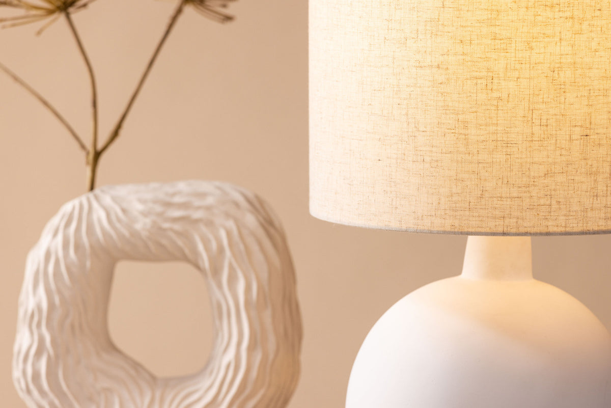 Torcello Tischleuchte in Beige präsentiert im Onlineshop von KAQTU Design AG. Tischleuchte ist von Venture Home