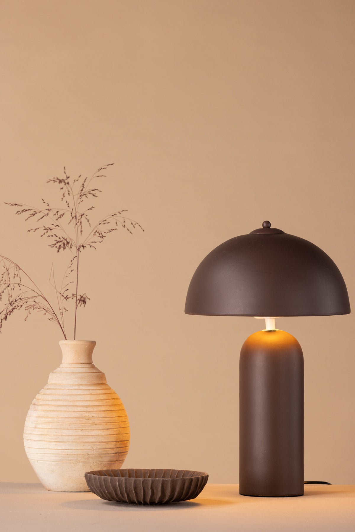 Corello Tischleuchte in Braun präsentiert im Onlineshop von KAQTU Design AG. Tischleuchte ist von Venture Home