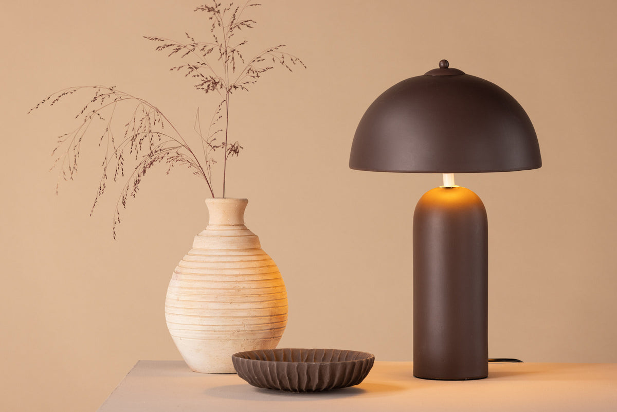 Corello Tischleuchte in Braun präsentiert im Onlineshop von KAQTU Design AG. Tischleuchte ist von Venture Home