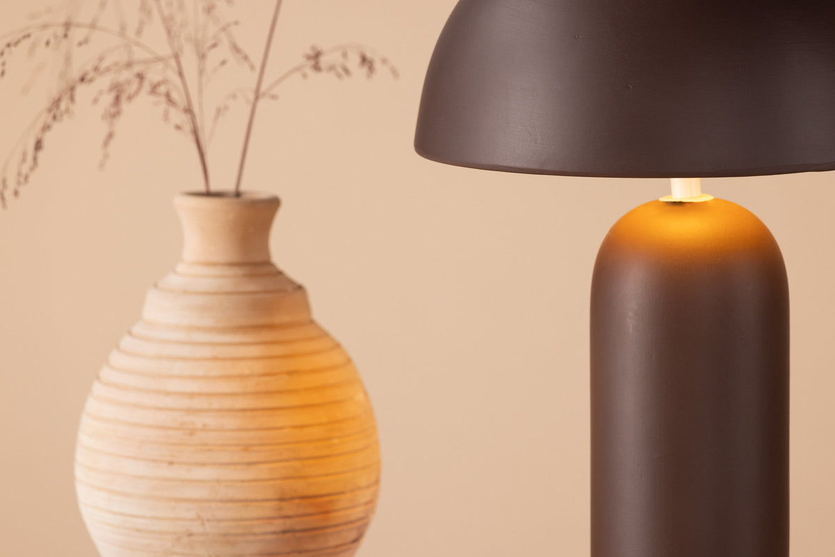 Corello Tischleuchte in Braun präsentiert im Onlineshop von KAQTU Design AG. Tischleuchte ist von Venture Home