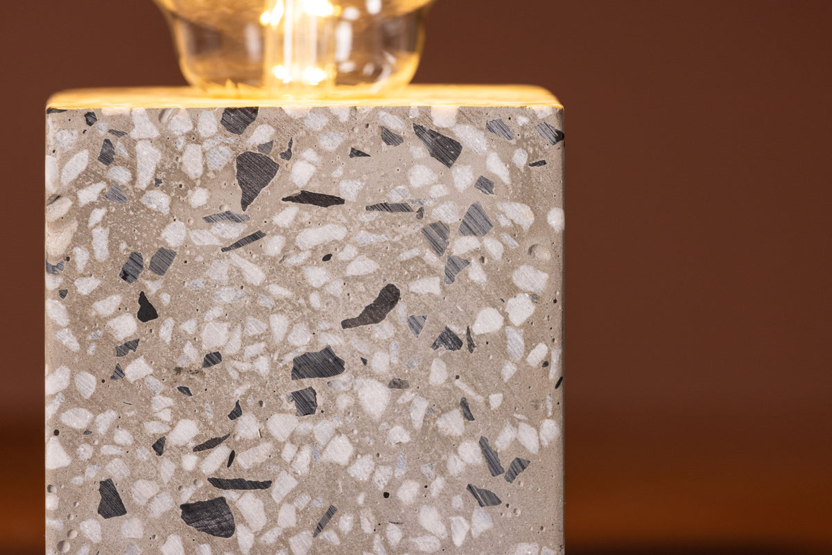 Rilche Tischleuchte in Weiss präsentiert im Onlineshop von KAQTU Design AG. Tischleuchte ist von Venture Home