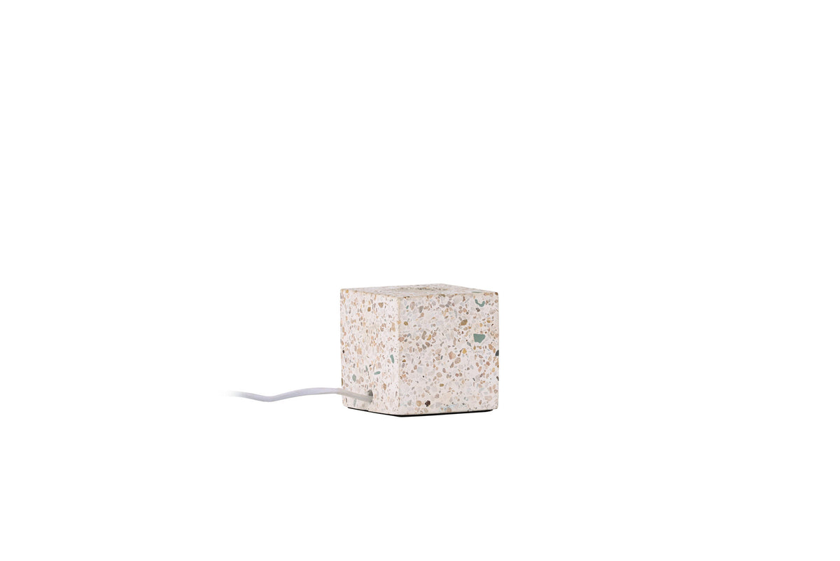Rilche Tischleuchte in Grau präsentiert im Onlineshop von KAQTU Design AG. Tischleuchte ist von Venture Home