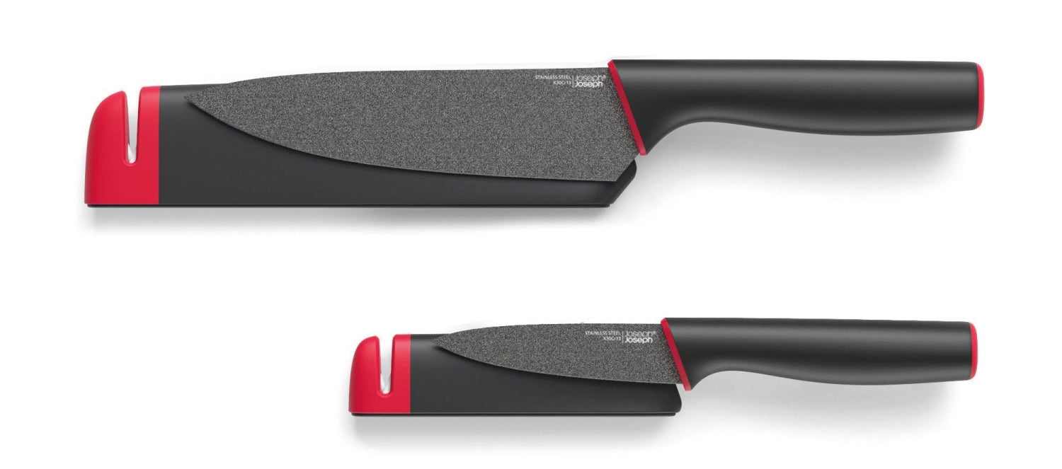2er Set Slice Sharpen Rüst- u.Kochm. m. Schärfer, Rot grau in Rot präsentiert im Onlineshop von KAQTU Design AG. Küchenmesser ist von Joseph Joseph