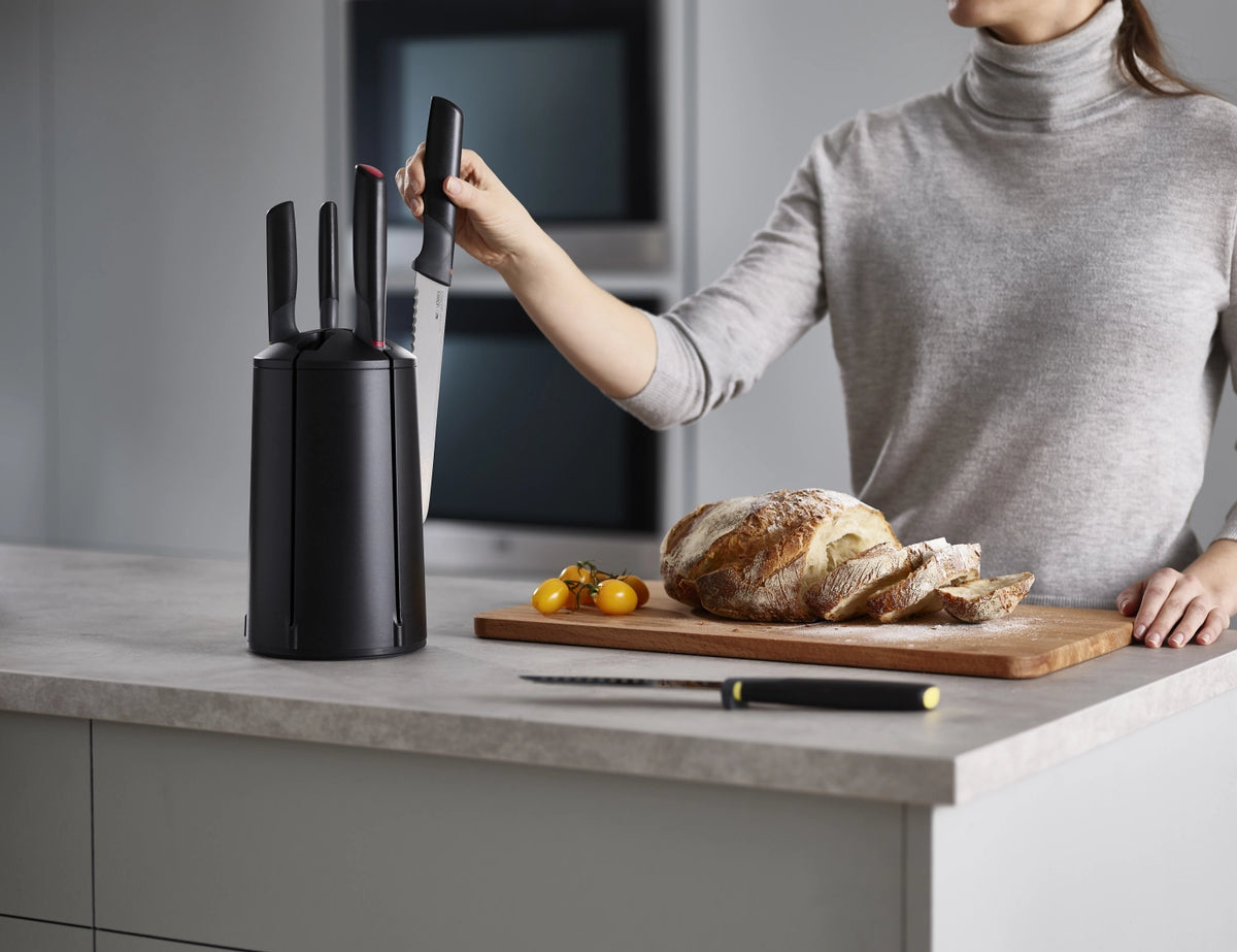 5-tlg. Elevate Messer Karussell in Schwarz präsentiert im Onlineshop von KAQTU Design AG. Küchenmesser ist von Joseph Joseph