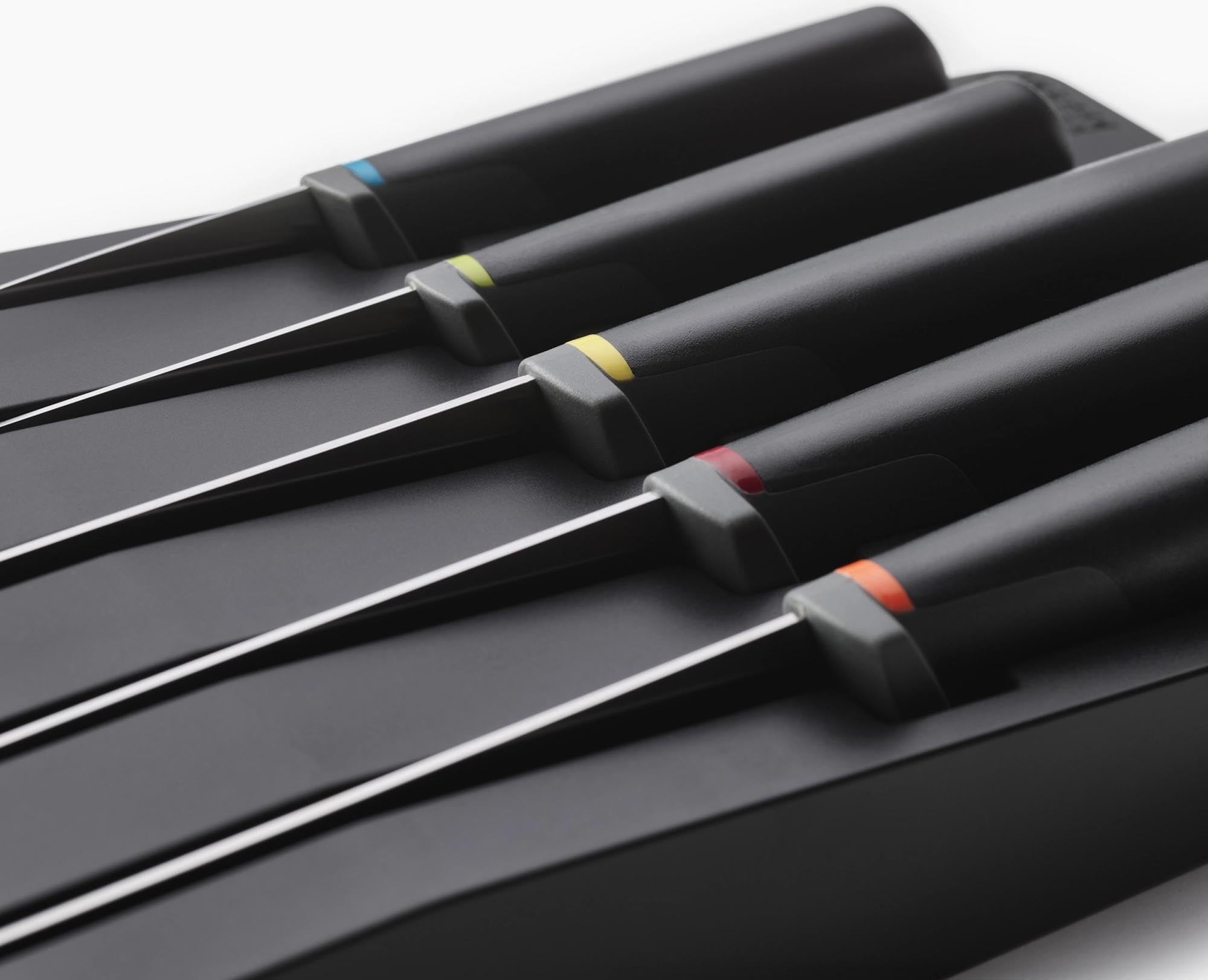 Elegantes 5-teiliges Messer-Set mit platzsparender Schubladenlösung.