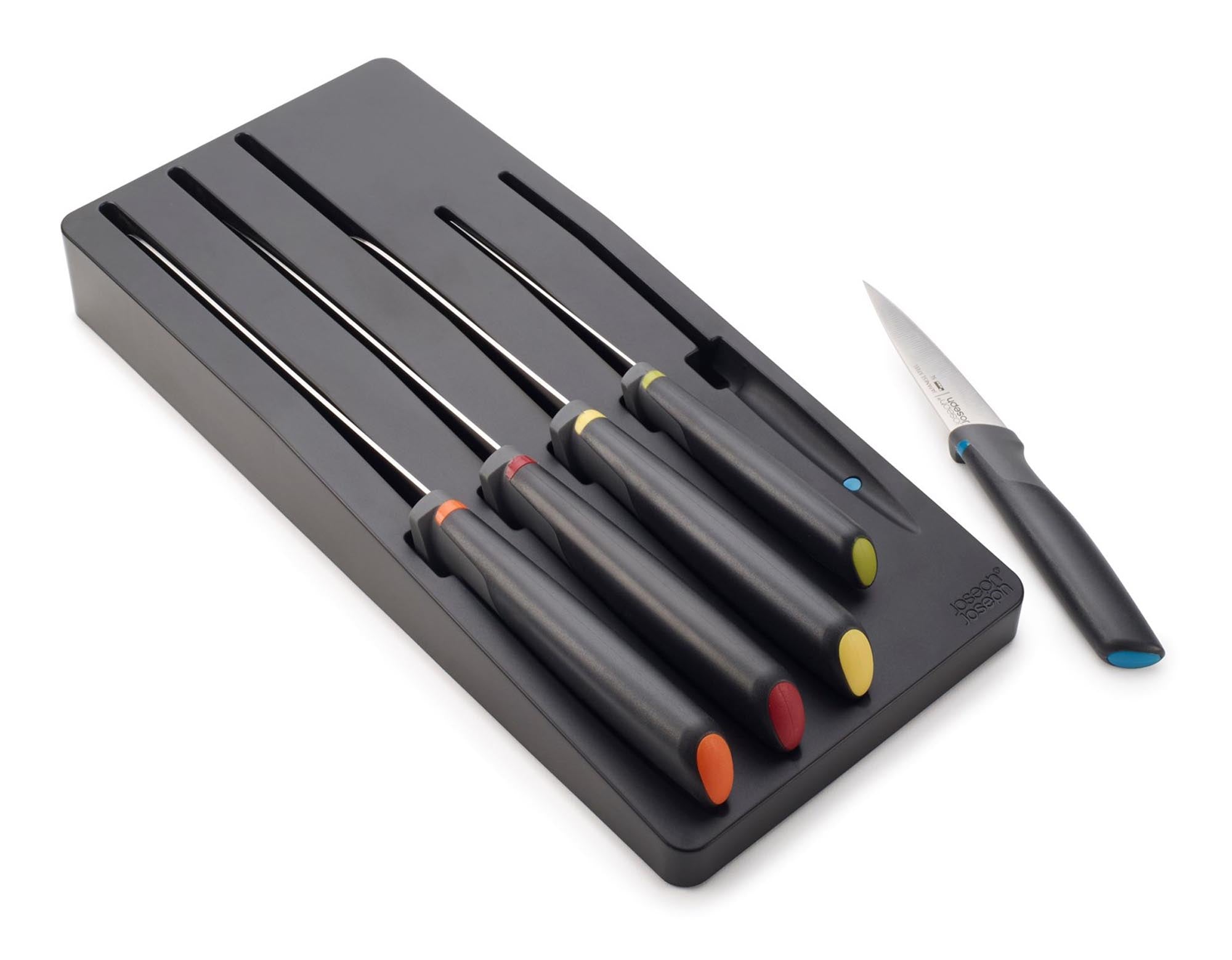 Entdecken Sie das 5tlg. MesserSet von Joseph Joseph: Robuste Edelstahlklingen, platzsparend in der Schublade, ergonomisch für besten Komfort.