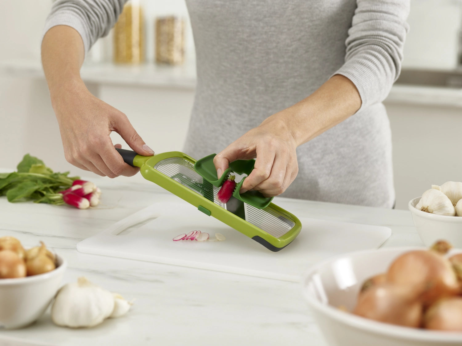 Mandoline Multi-Grip avec poignée alimentaire précise - Vert