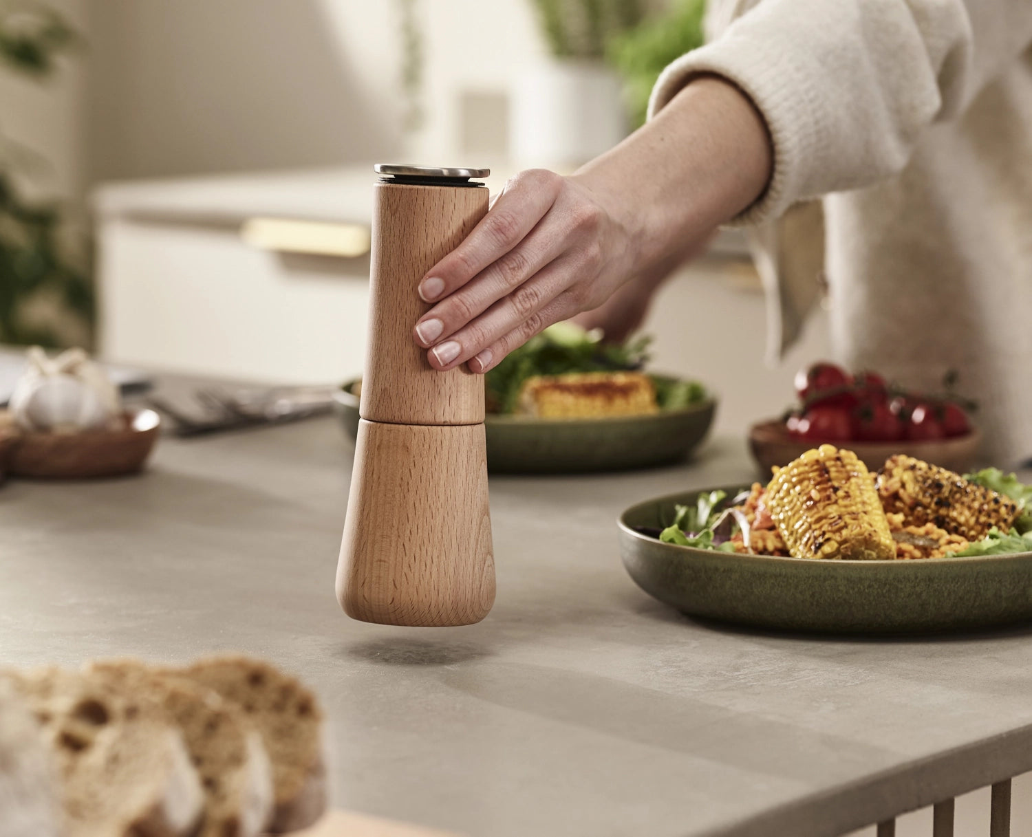 Millop Wood Crumblact -Free Pepper Mill H19cm