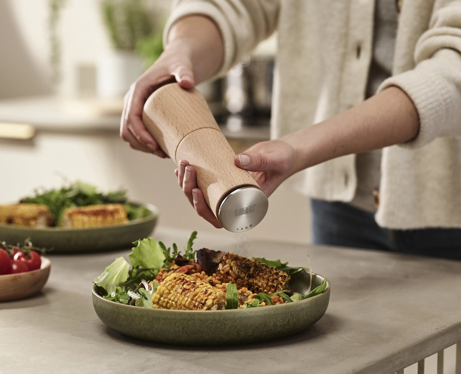 Millop Wood Crumblact -Free Pepper Mill H19cm