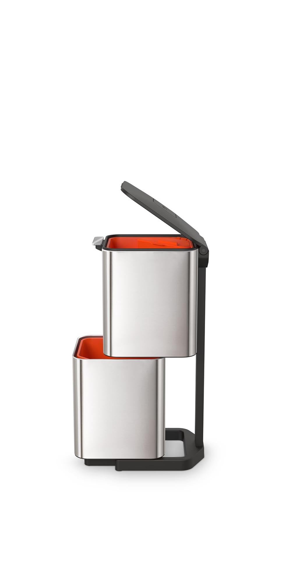 Entdecken Sie den Totem Max 60L von Joseph Joseph – ein stilvoller Edelstahl-Mülleimer für müheloses Recycling und moderne Küchen.