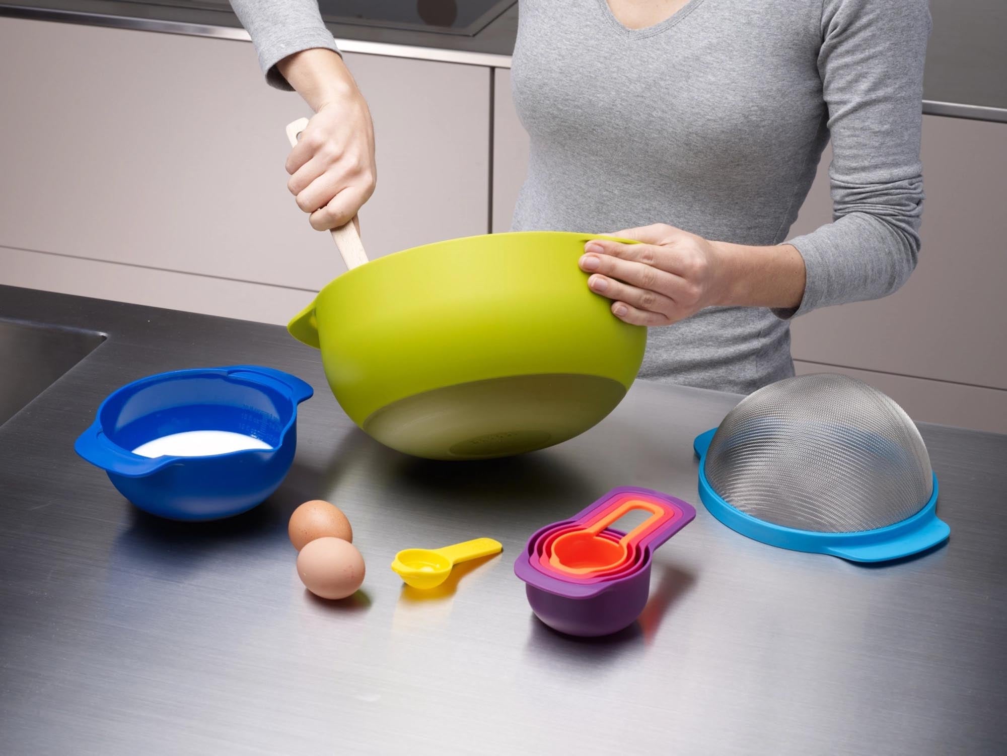 Vielseitiges 9-teiliges Nest-Set von Joseph Joseph für Ihre Küche.