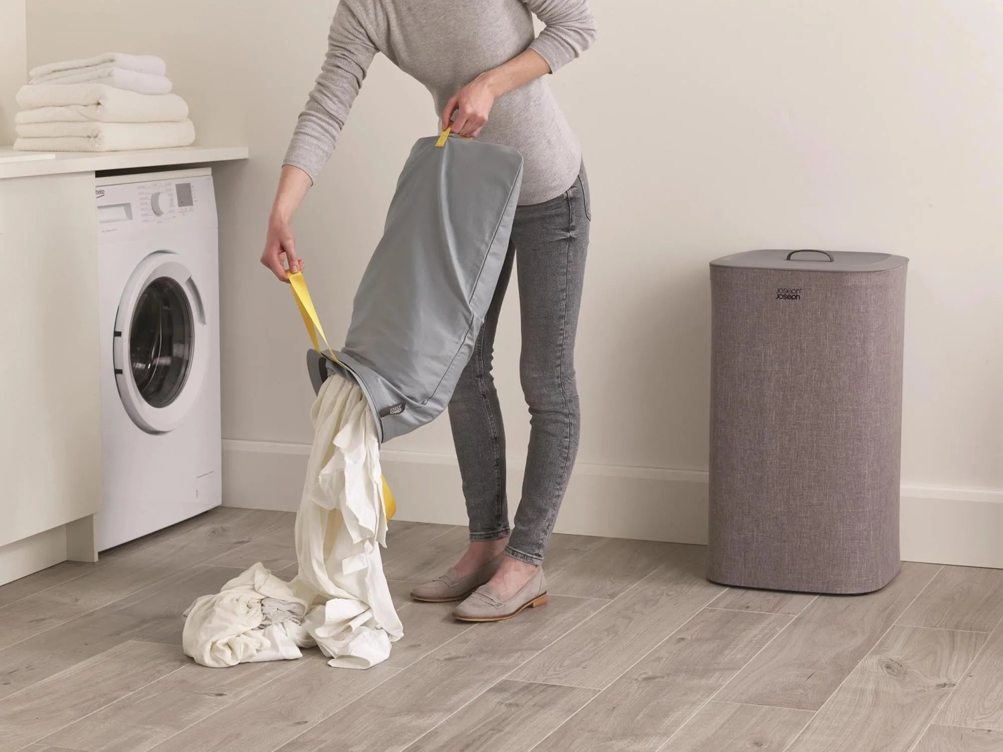 Eleganter 60L Wäschekorb in Grau von Joseph Joseph für perfekte Ordnung.