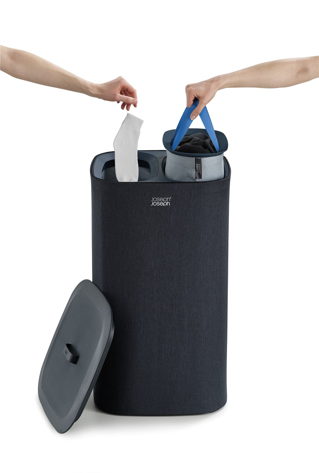 Eleganter 60L-Wäschetrennkorb von Joseph Joseph: robustes Polypropylen, abnehmbare Baumwollfächer, platzsparend, leicht zu reinigen.