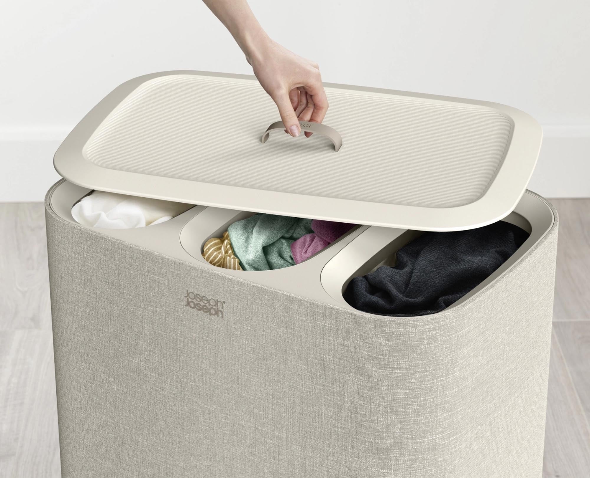 Eleganter 90L Wäschekorb in Ecru von Joseph Joseph. Ideal zur praktischen Wäscheorganisation mit drei Fächern für Farben und Materialien.