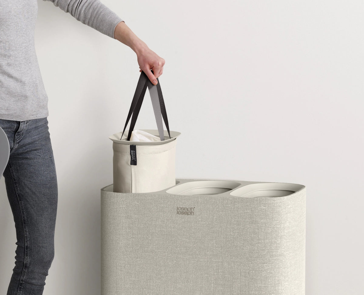 Tota Trio 90L Wäschekorb ecru in Beige präsentiert im Onlineshop von KAQTU Design AG. Wäschekorb ist von Joseph Joseph