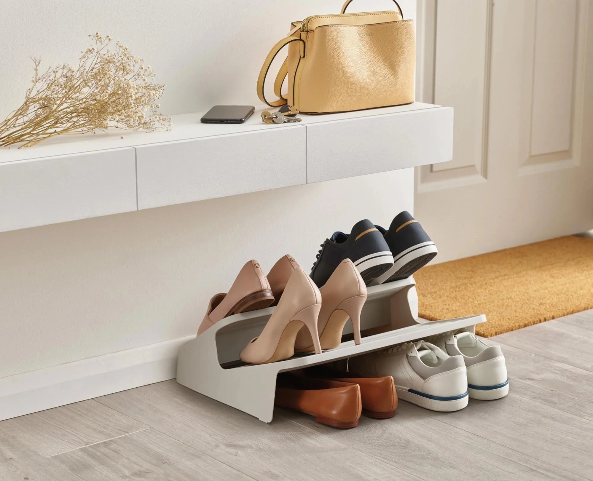 Großes ecru Schuhgestell von Joseph Joseph für optimale Schuhordnung.