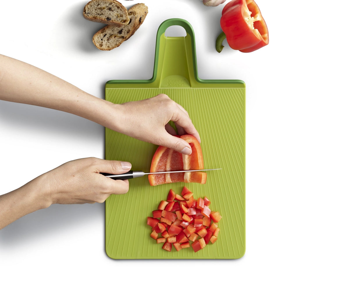 Chop2Pot Plus faltbares Schneidebrett Grün, 45x26.3cm in Grün präsentiert im Onlineshop von KAQTU Design AG. Schneidbrett ist von Joseph Joseph